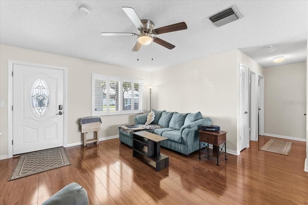 For Sale: $319,900 (2 beds, 2 baths, 1258 Square Feet)