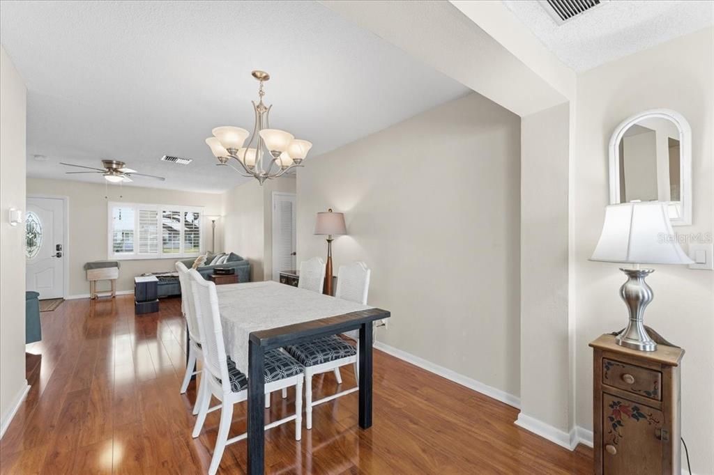 For Sale: $319,900 (2 beds, 2 baths, 1258 Square Feet)