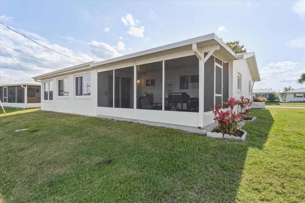 For Sale: $319,900 (2 beds, 2 baths, 1258 Square Feet)