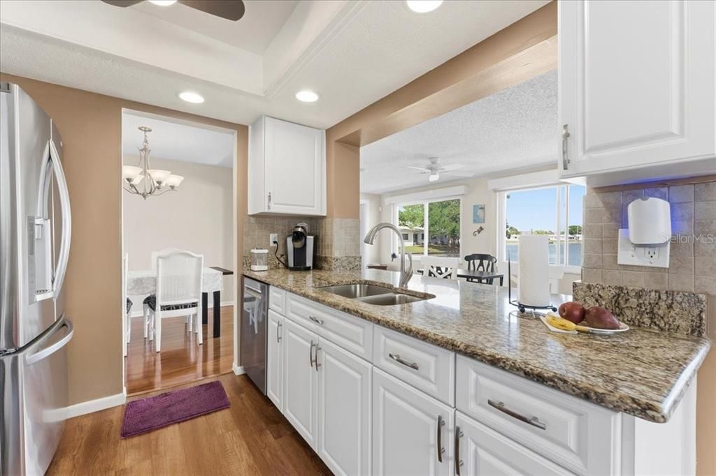 For Sale: $319,900 (2 beds, 2 baths, 1258 Square Feet)