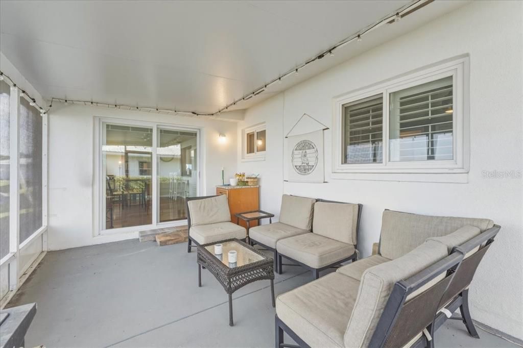 For Sale: $319,900 (2 beds, 2 baths, 1258 Square Feet)