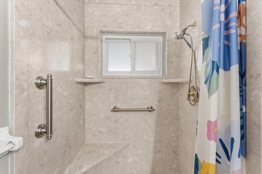 For Sale: $319,900 (2 beds, 2 baths, 1258 Square Feet)