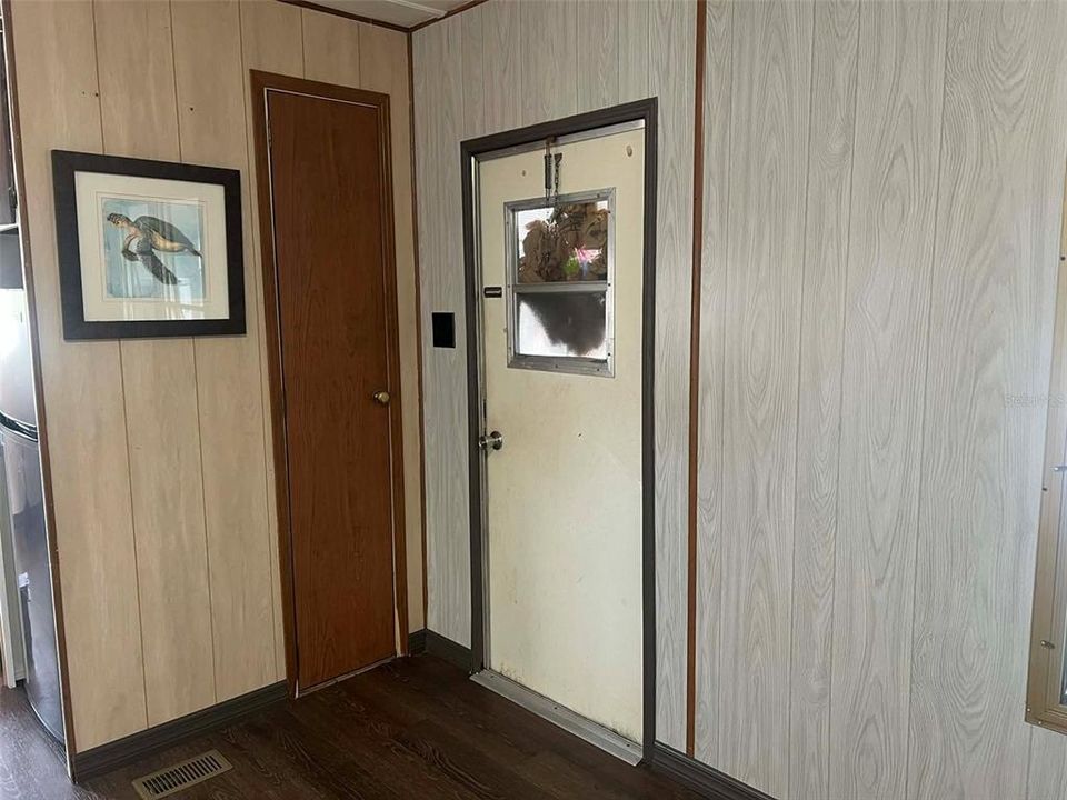 В аренду: $1,300 (2 спален, 1 ванн, 624 Квадратных фут)
