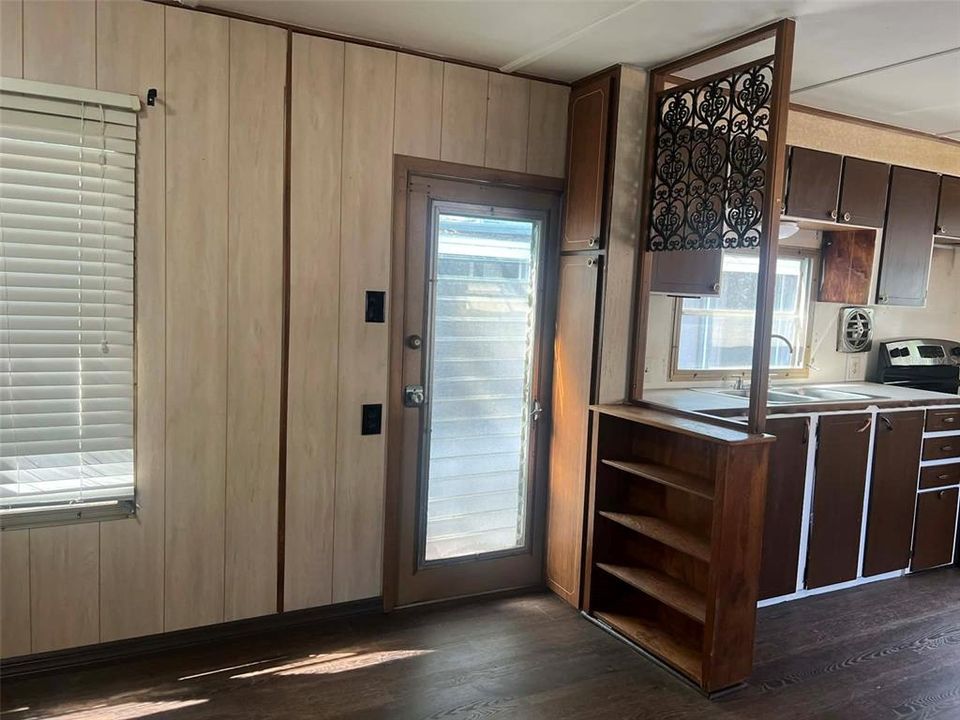 В аренду: $1,300 (2 спален, 1 ванн, 624 Квадратных фут)