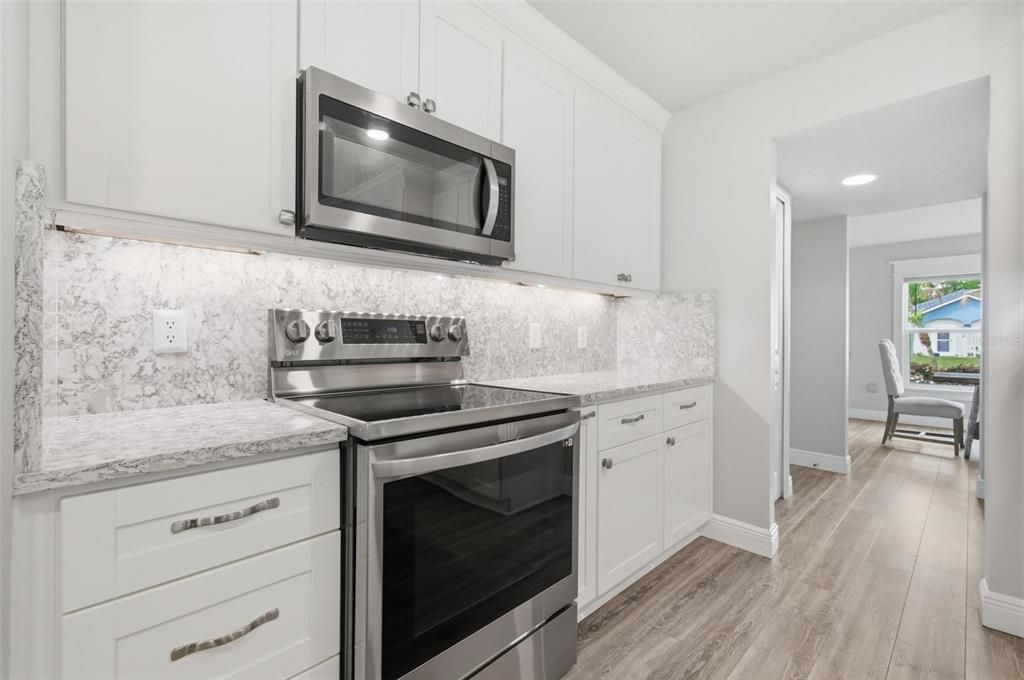 Activo con contrato: $675,000 (6 camas, 3 baños, 2908 Pies cuadrados)