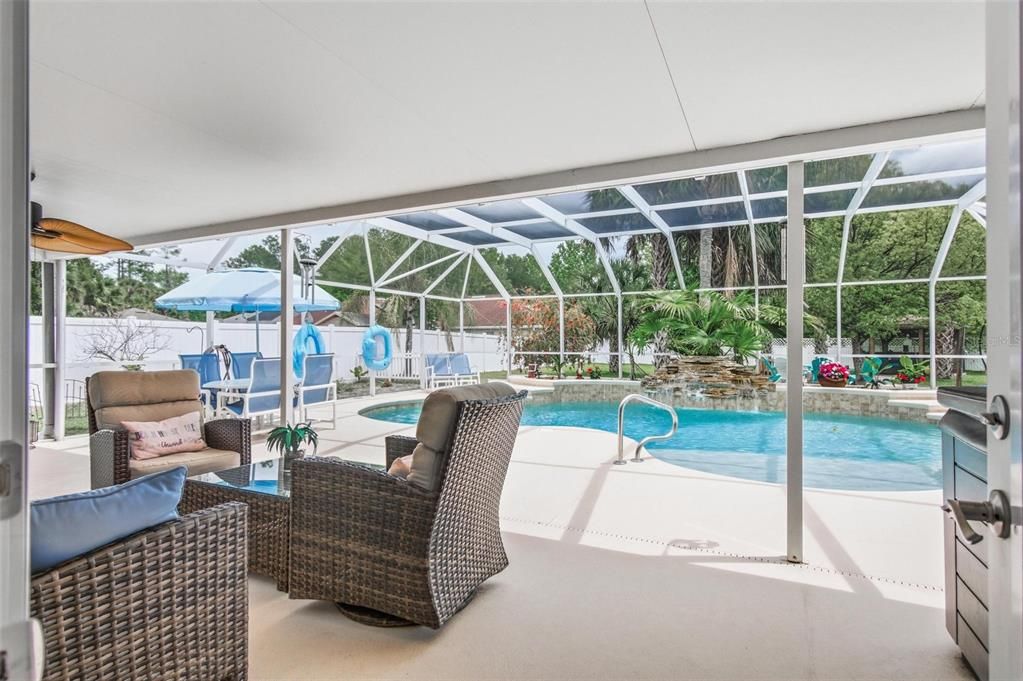 Activo con contrato: $675,000 (6 camas, 3 baños, 2908 Pies cuadrados)