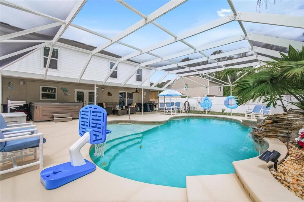 Activo con contrato: $675,000 (6 camas, 3 baños, 2908 Pies cuadrados)