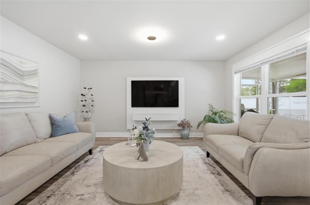 Activo con contrato: $675,000 (6 camas, 3 baños, 2908 Pies cuadrados)