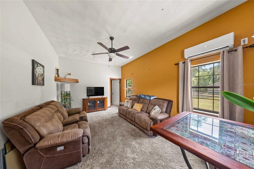Activo con contrato: $839,500 (4 camas, 2 baños, 3008 Pies cuadrados)