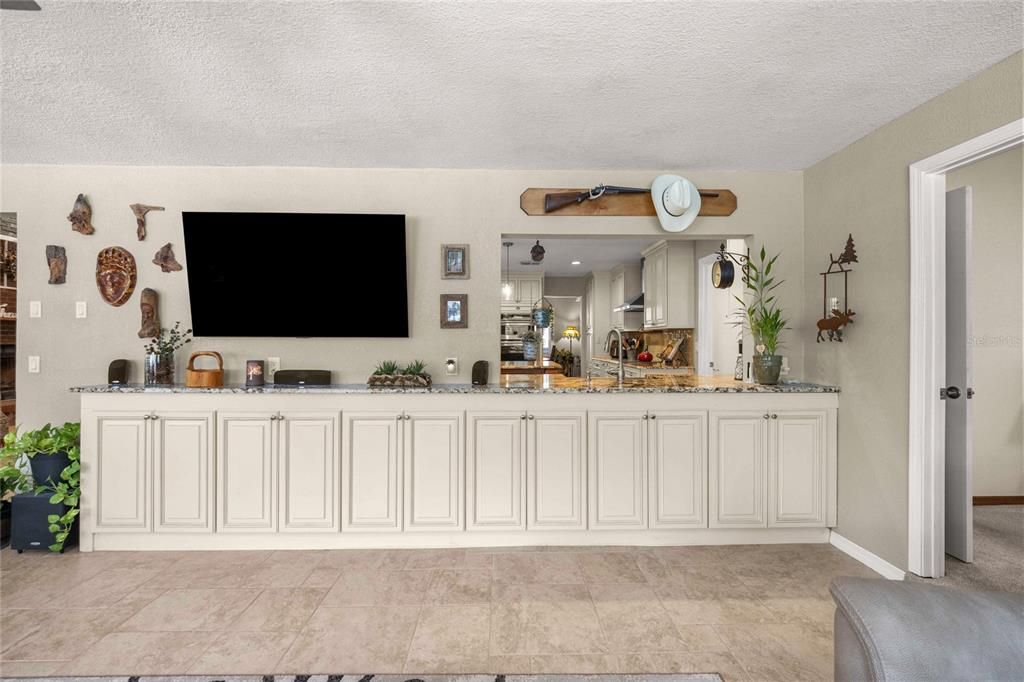Activo con contrato: $839,500 (4 camas, 2 baños, 3008 Pies cuadrados)