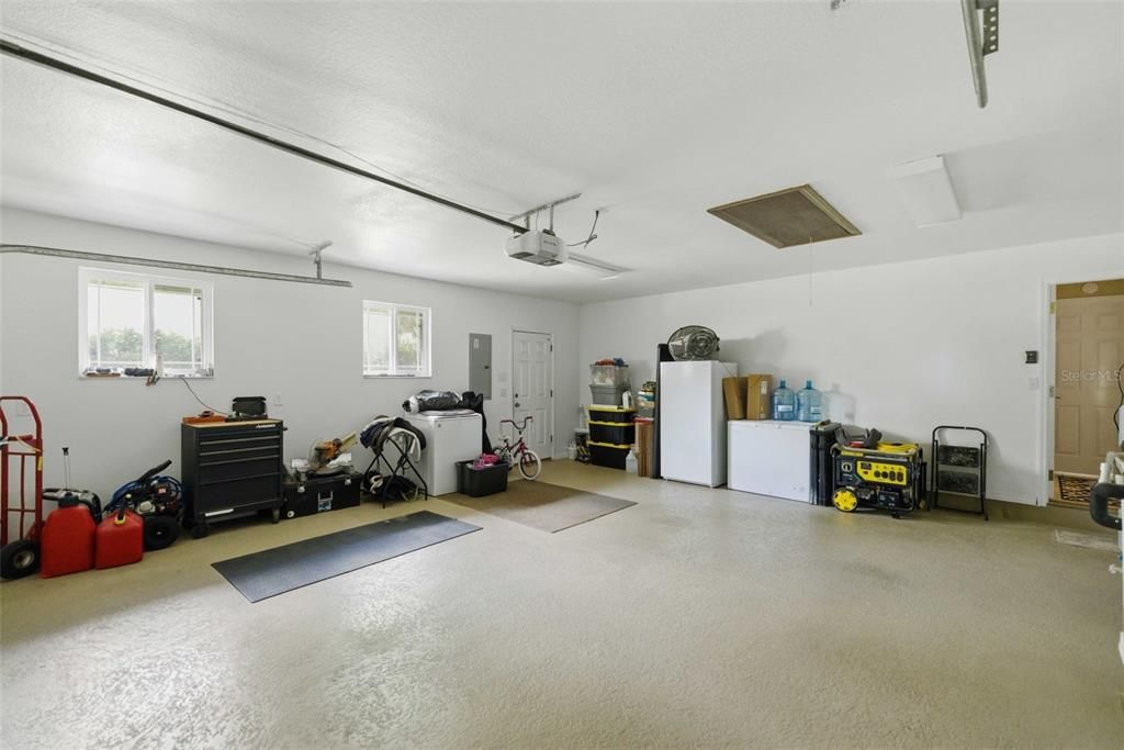 Activo con contrato: $839,500 (4 camas, 2 baños, 3008 Pies cuadrados)