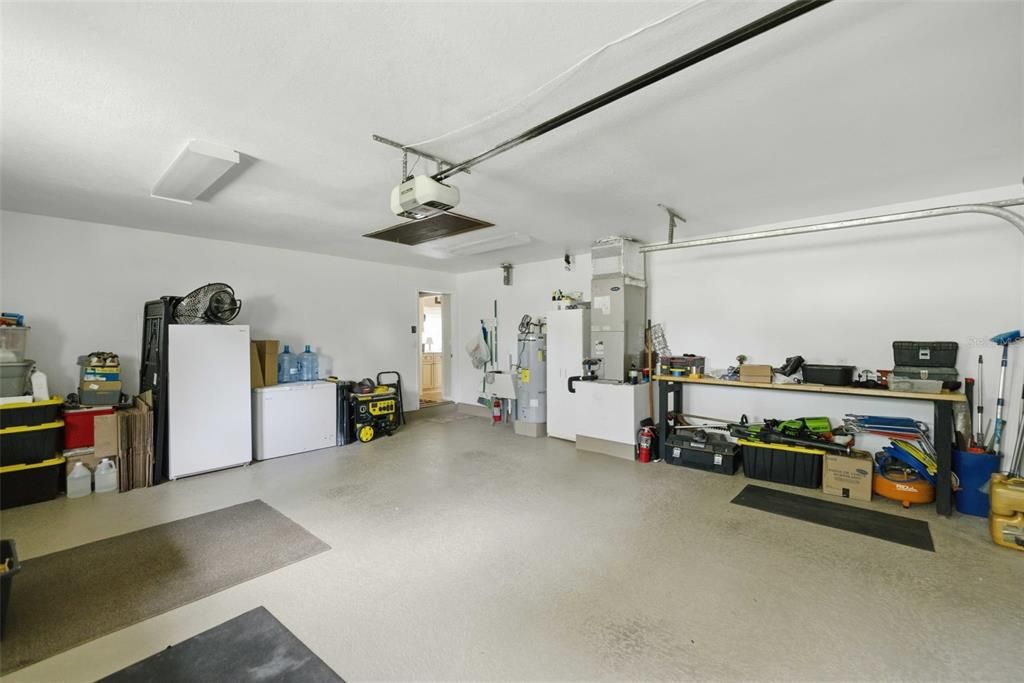 Activo con contrato: $839,500 (4 camas, 2 baños, 3008 Pies cuadrados)