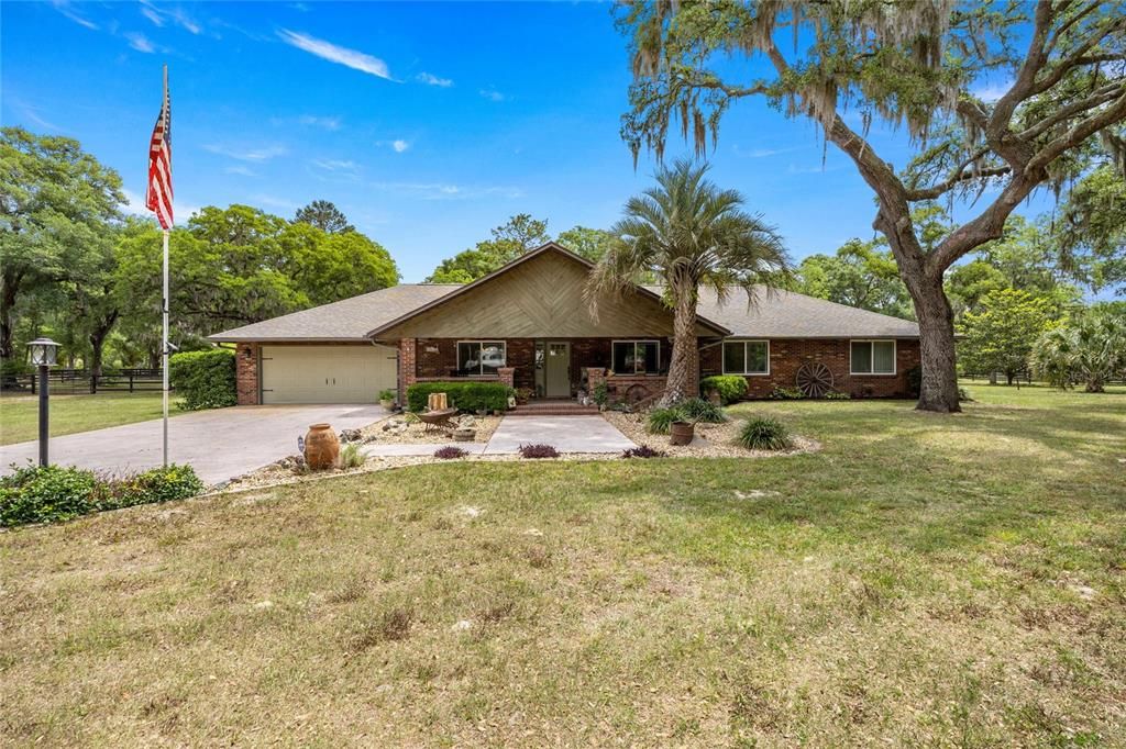 Activo con contrato: $839,500 (4 camas, 2 baños, 3008 Pies cuadrados)