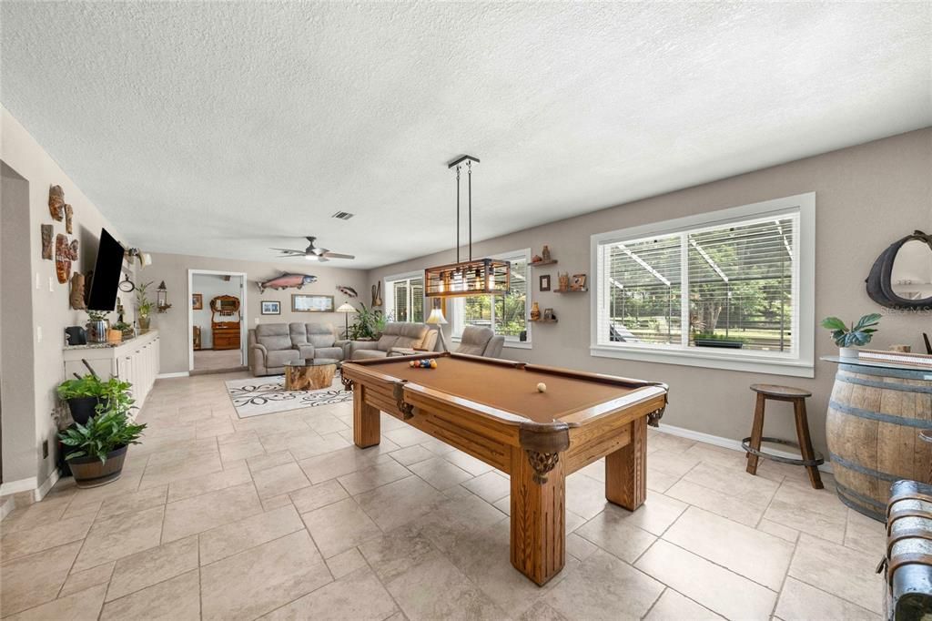 Activo con contrato: $839,500 (4 camas, 2 baños, 3008 Pies cuadrados)