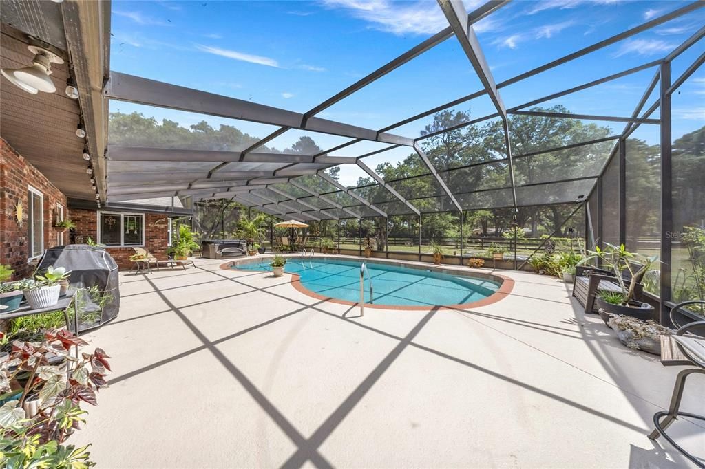 Activo con contrato: $839,500 (4 camas, 2 baños, 3008 Pies cuadrados)
