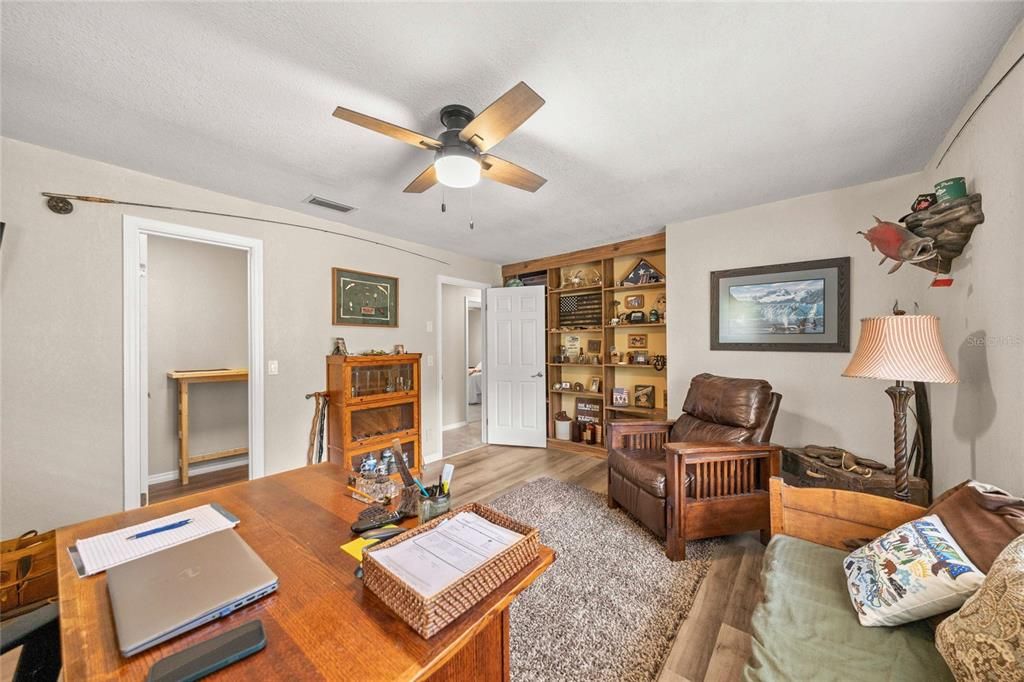 Activo con contrato: $839,500 (4 camas, 2 baños, 3008 Pies cuadrados)