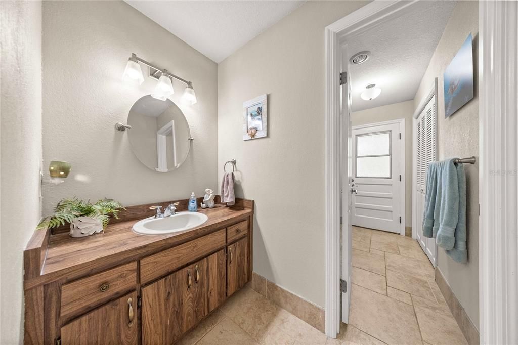 Activo con contrato: $839,500 (4 camas, 2 baños, 3008 Pies cuadrados)