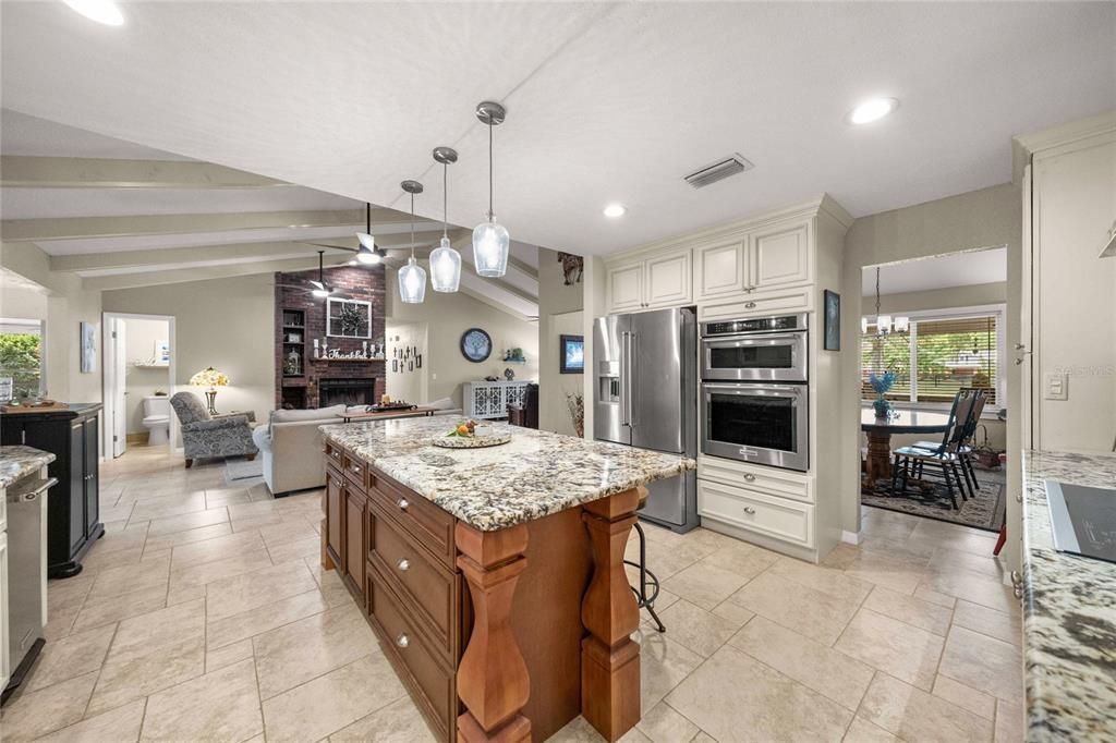 Activo con contrato: $839,500 (4 camas, 2 baños, 3008 Pies cuadrados)