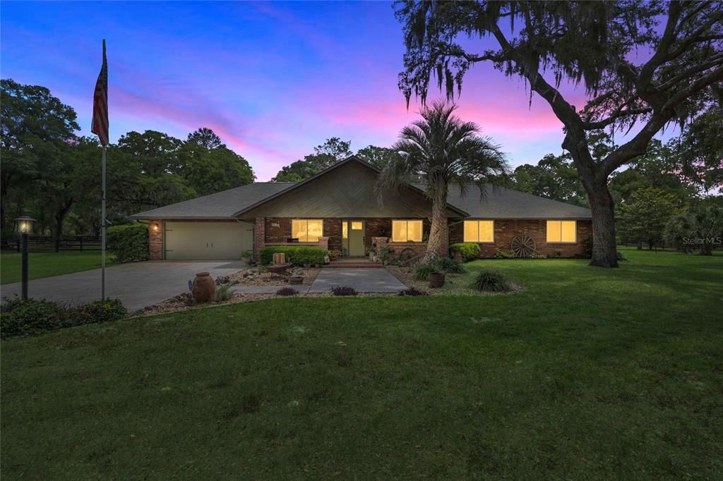 Activo con contrato: $839,500 (4 camas, 2 baños, 3008 Pies cuadrados)
