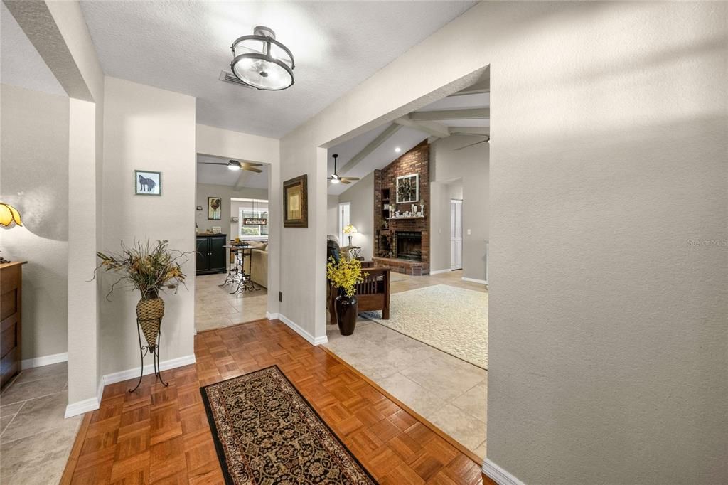 Activo con contrato: $839,500 (4 camas, 2 baños, 3008 Pies cuadrados)