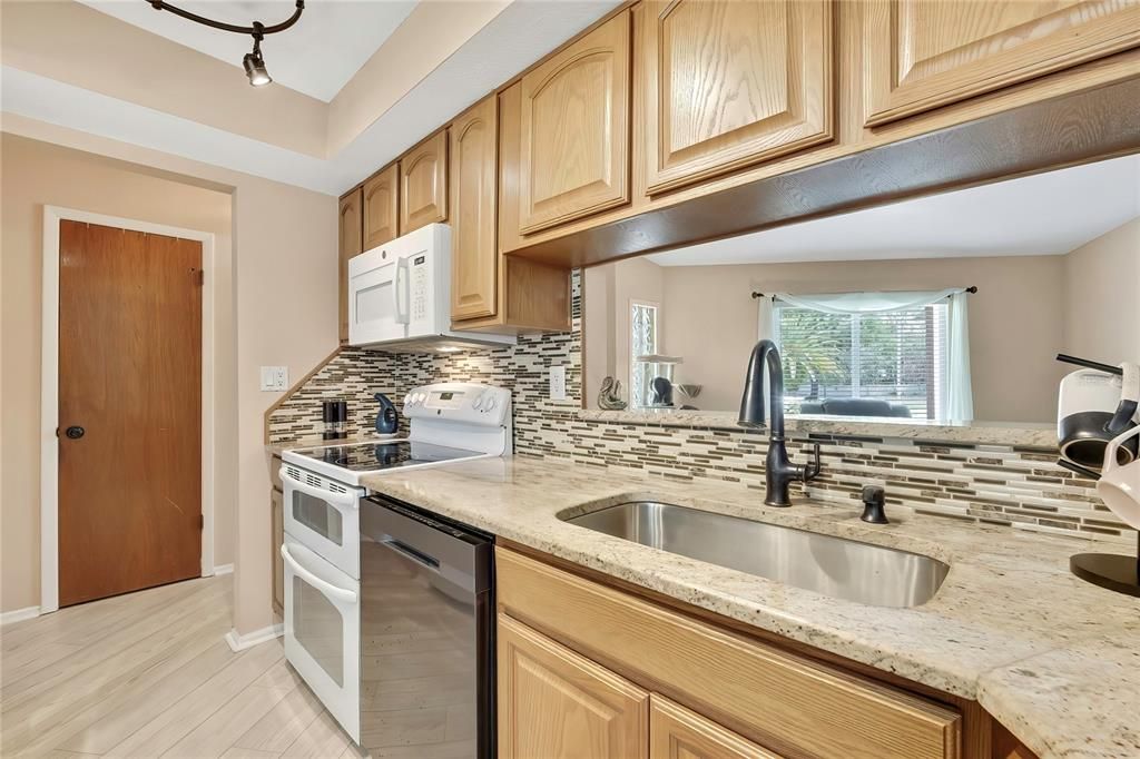 For Sale: $387,000 (3 beds, 3 baths, 1791 Square Feet)