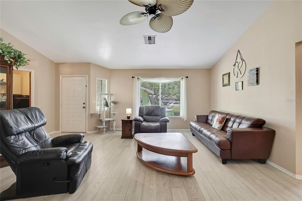 For Sale: $387,000 (3 beds, 3 baths, 1791 Square Feet)