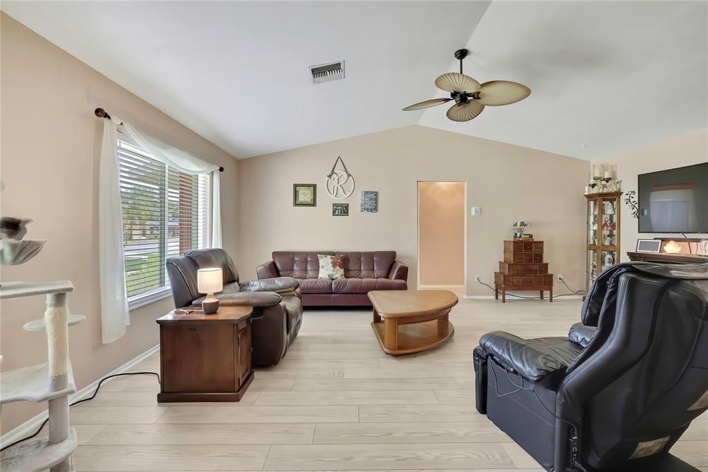 For Sale: $387,000 (3 beds, 3 baths, 1791 Square Feet)