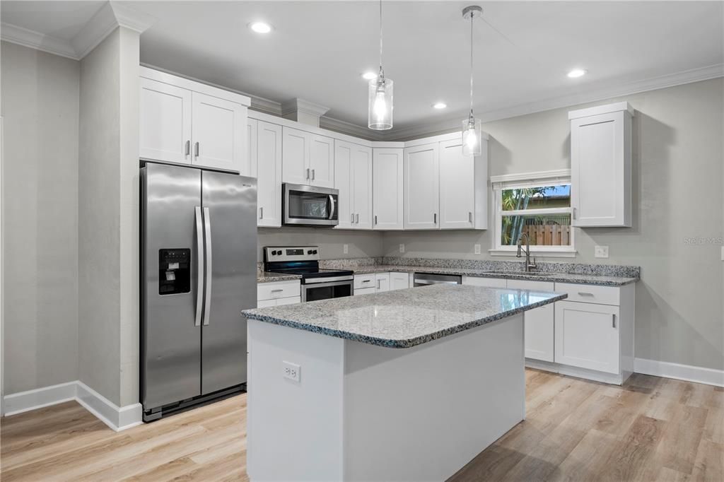 For Rent: $2,400 (4 beds, 2 baths, 1652 Square Feet)