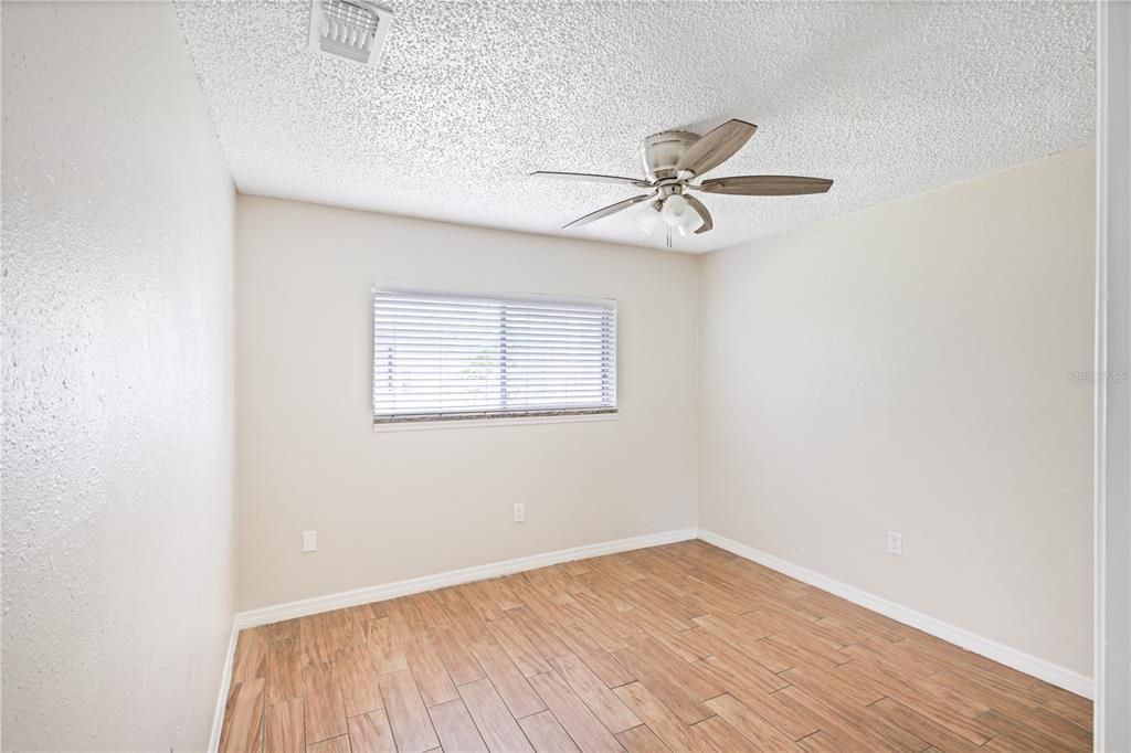 For Sale: $154,900 (2 beds, 1 baths, 758 Square Feet)