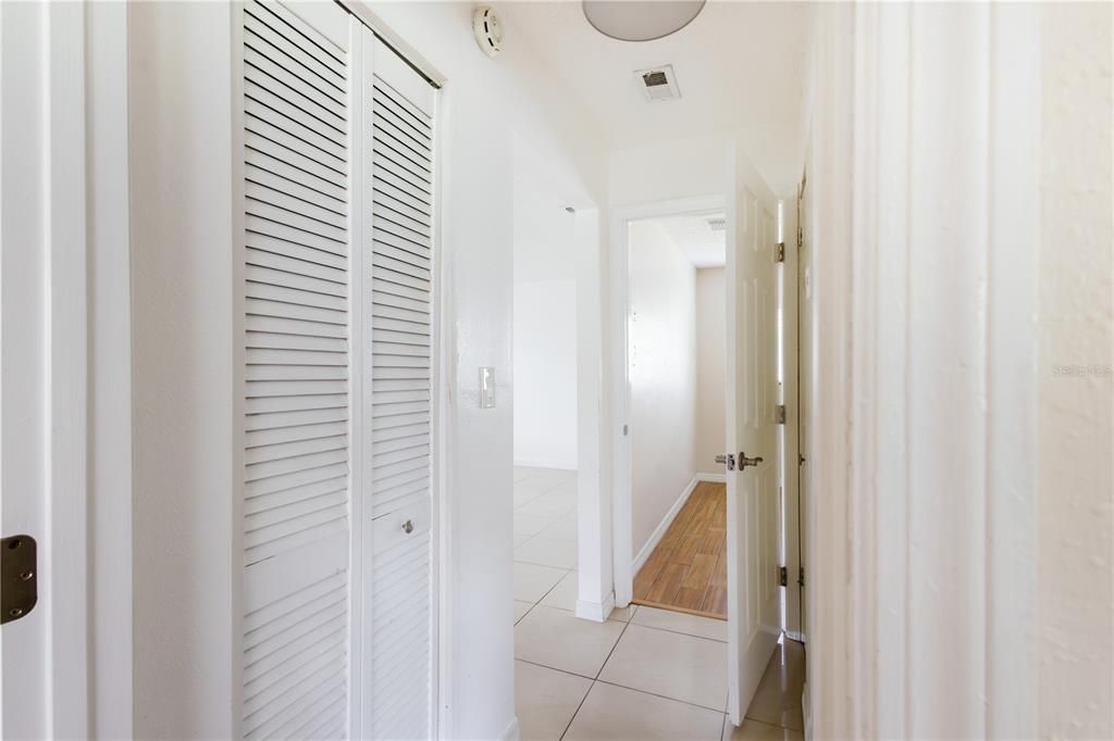 For Sale: $154,900 (2 beds, 1 baths, 758 Square Feet)