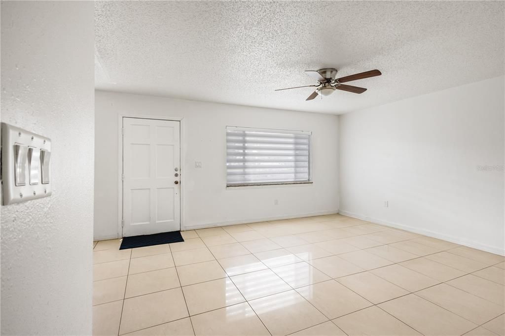 For Sale: $154,900 (2 beds, 1 baths, 758 Square Feet)