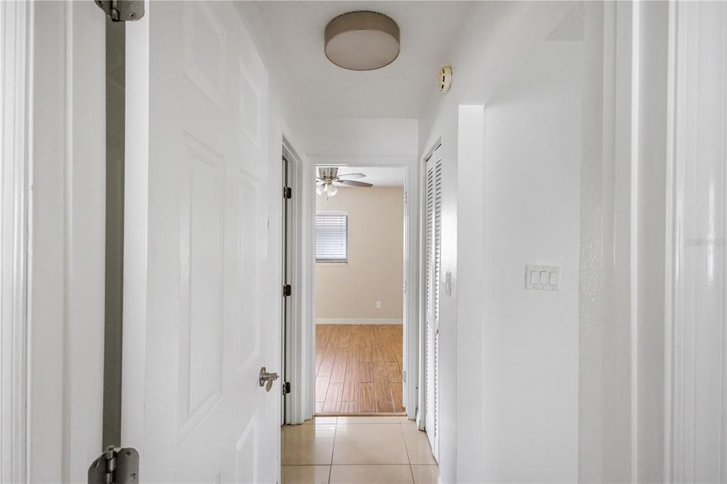 For Sale: $154,900 (2 beds, 1 baths, 758 Square Feet)