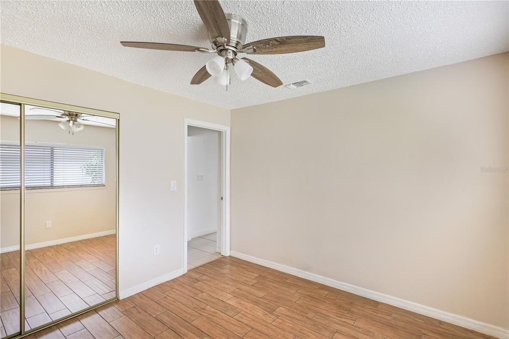 For Sale: $154,900 (2 beds, 1 baths, 758 Square Feet)