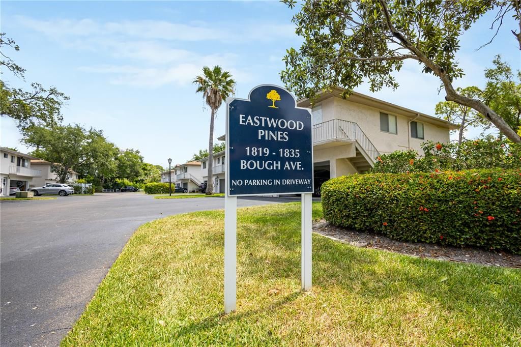 For Sale: $154,900 (2 beds, 1 baths, 758 Square Feet)