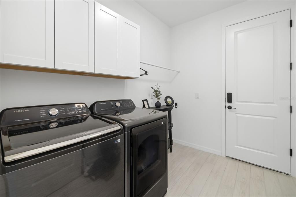 En Venta: $634,900 (4 camas, 3 baños, 2195 Pies cuadrados)