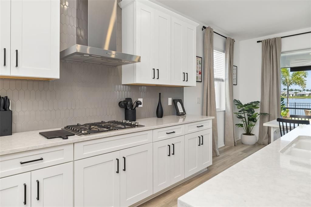En Venta: $634,900 (4 camas, 3 baños, 2195 Pies cuadrados)