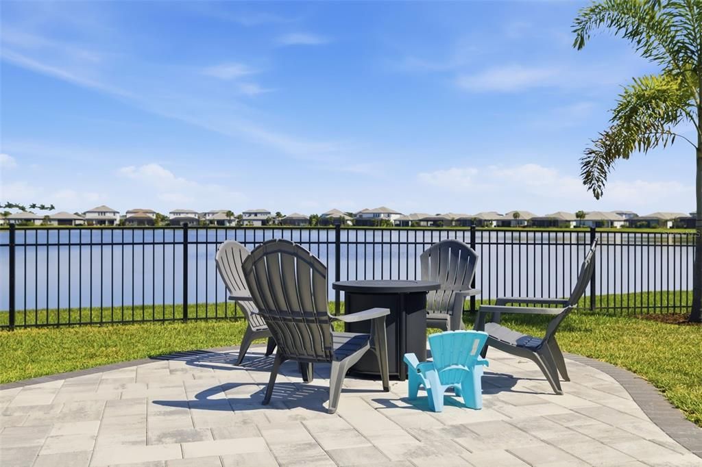 En Venta: $634,900 (4 camas, 3 baños, 2195 Pies cuadrados)