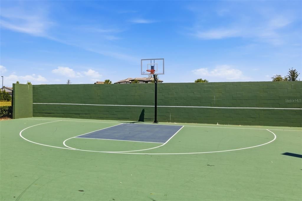 En Venta: $634,900 (4 camas, 3 baños, 2195 Pies cuadrados)