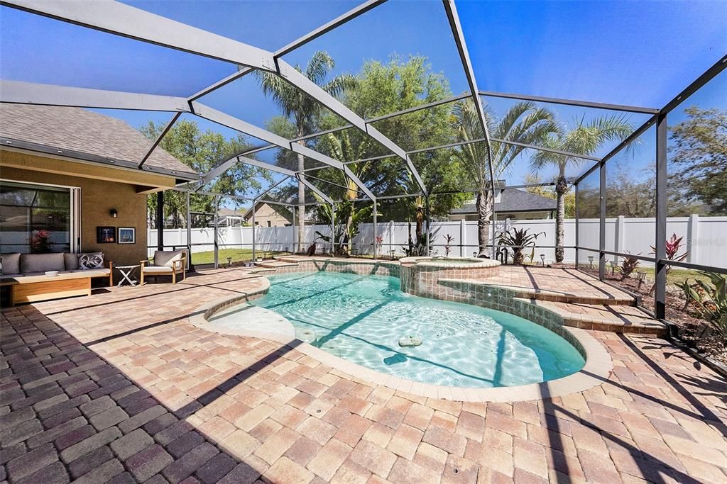 En Venta: $729,000 (4 camas, 3 baños, 2776 Pies cuadrados)