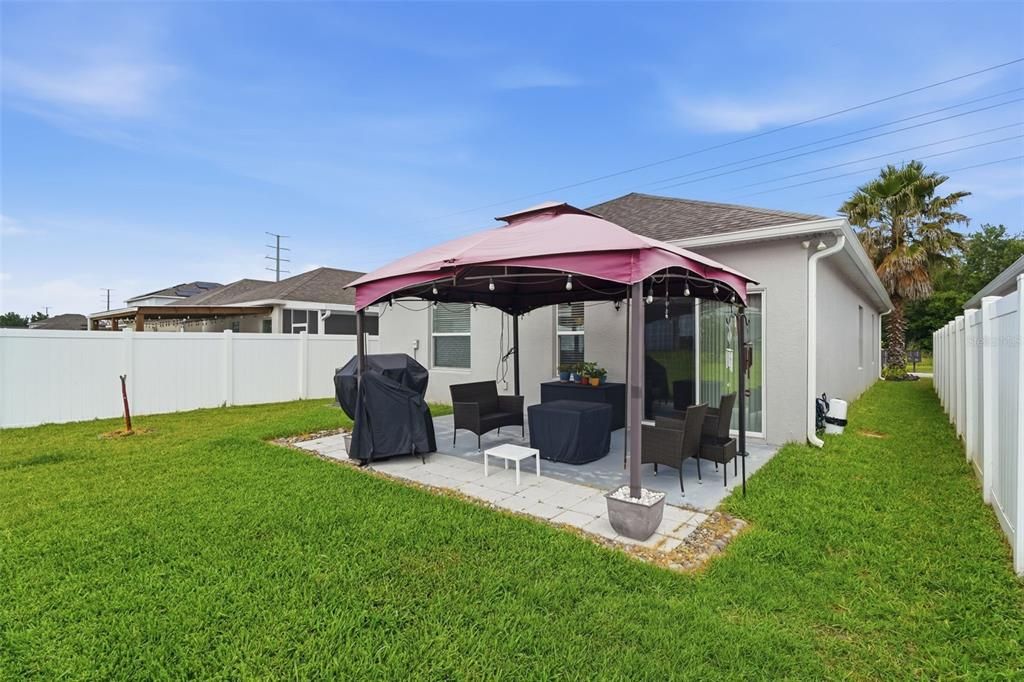 Под контрактом: $300,000 (3 спален, 2 ванн, 1479 Квадратных фут)