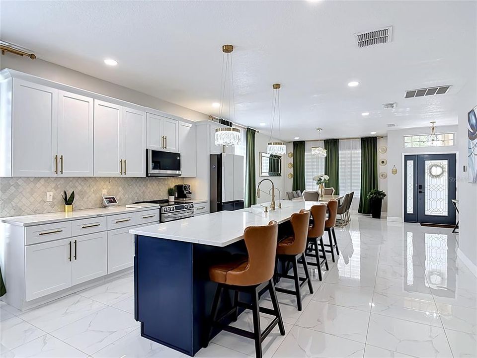 Active With Contract: $414,990 (3 beds, 2 baths, 2202 Square Feet)