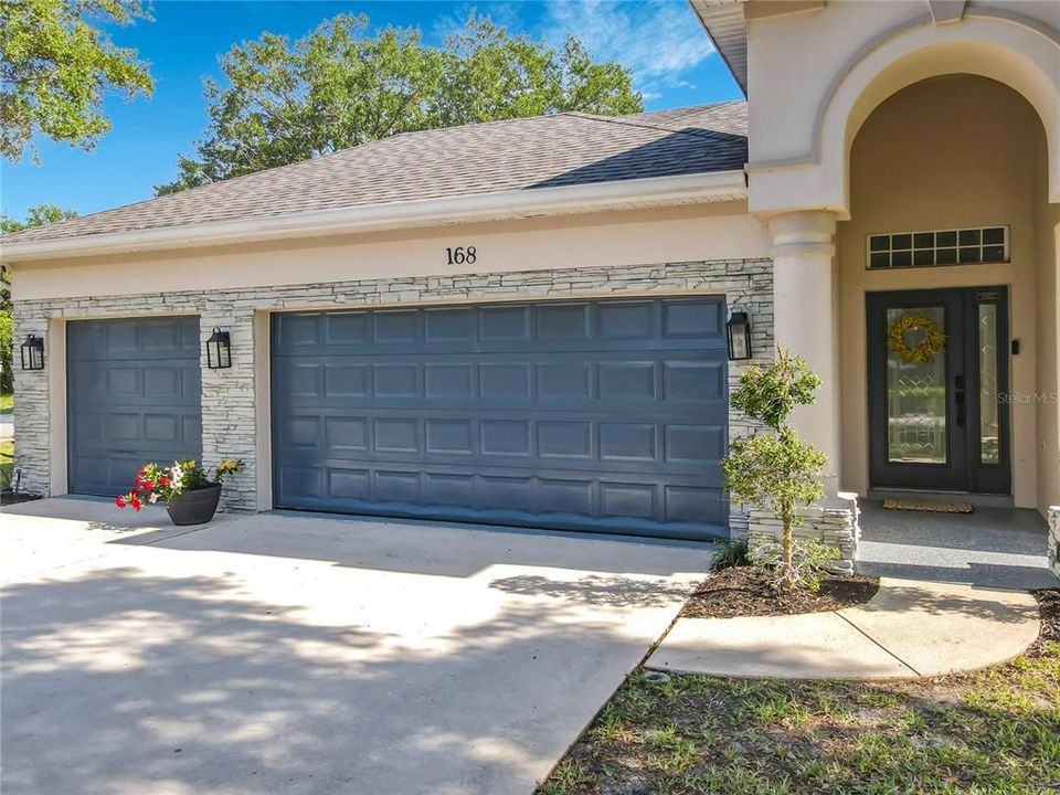 Active With Contract: $414,990 (3 beds, 2 baths, 2202 Square Feet)
