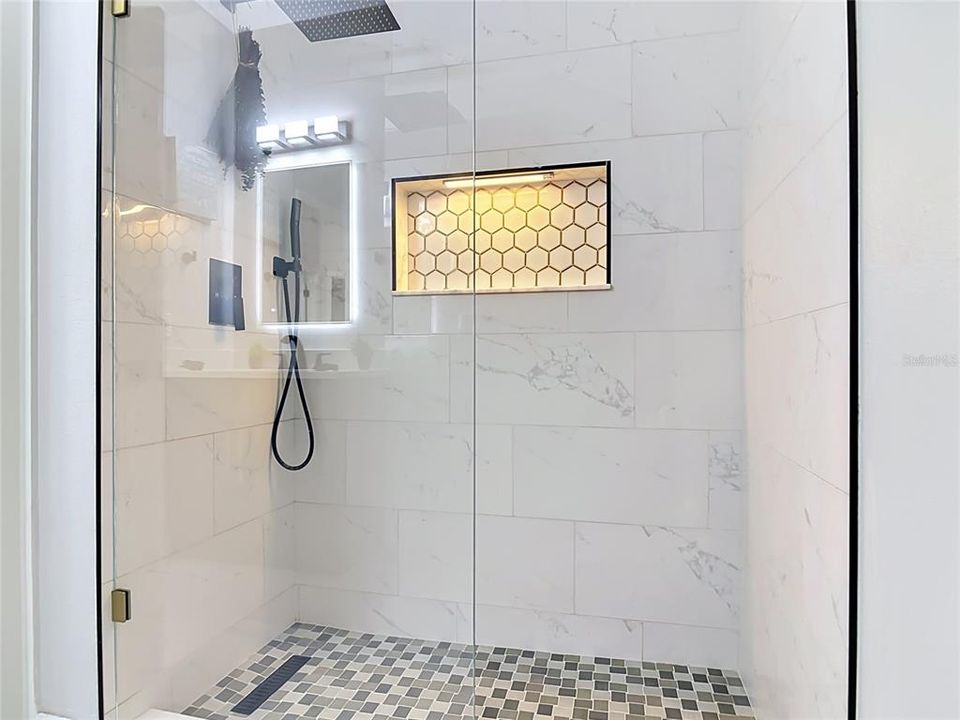Active With Contract: $414,990 (3 beds, 2 baths, 2202 Square Feet)