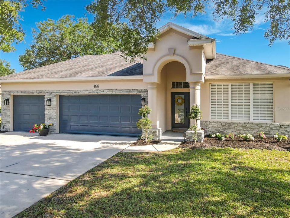 Active With Contract: $414,990 (3 beds, 2 baths, 2202 Square Feet)