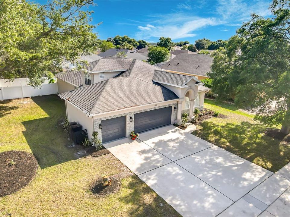 Active With Contract: $414,990 (3 beds, 2 baths, 2202 Square Feet)