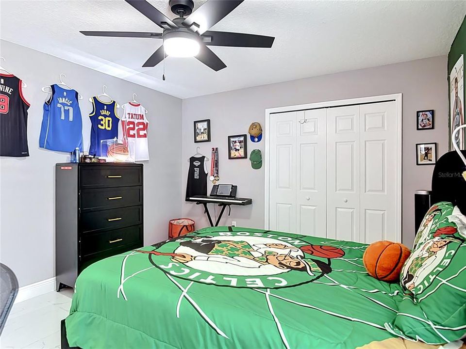 Active With Contract: $414,990 (3 beds, 2 baths, 2202 Square Feet)
