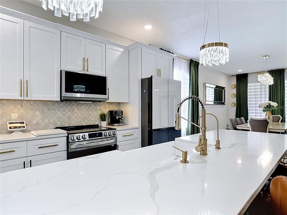 Active With Contract: $414,990 (3 beds, 2 baths, 2202 Square Feet)