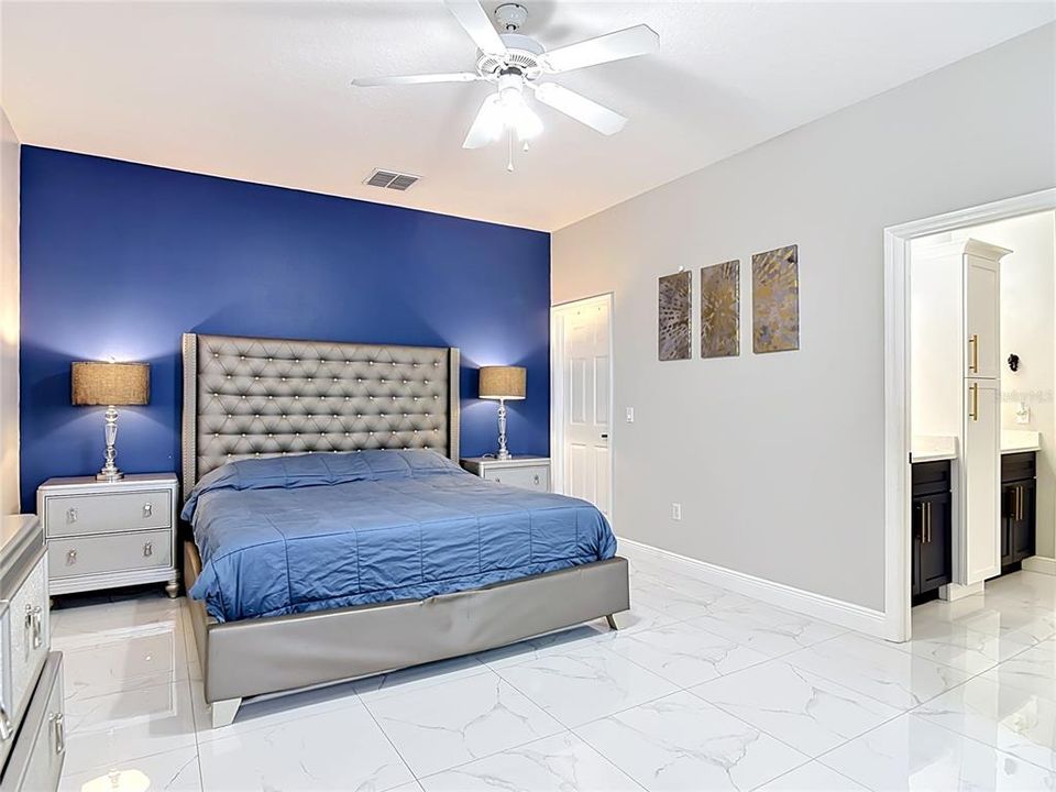 Active With Contract: $414,990 (3 beds, 2 baths, 2202 Square Feet)