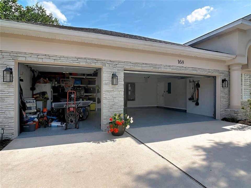 Active With Contract: $414,990 (3 beds, 2 baths, 2202 Square Feet)