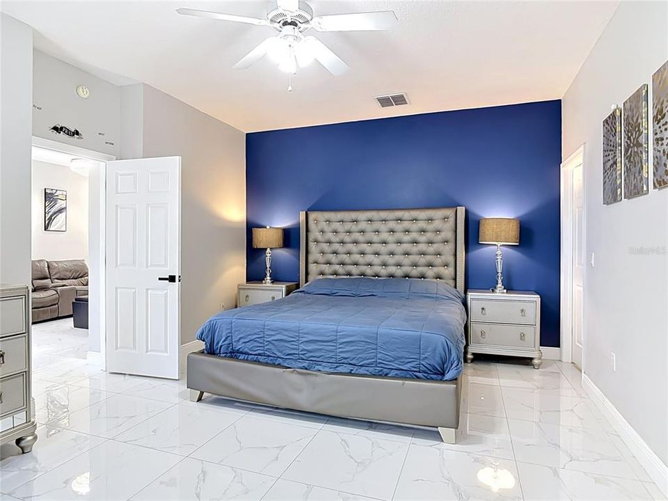 Active With Contract: $414,990 (3 beds, 2 baths, 2202 Square Feet)